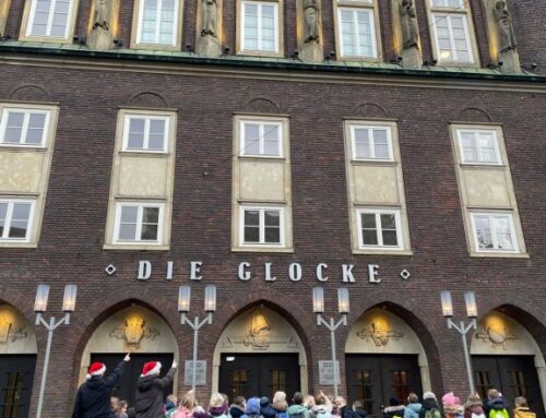Weihnachtsklänge und Lesemagie – Die ersten Klassen in der Bremer Glocke
